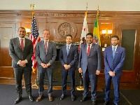 عمدة مدينة لوس أنجلوس الأمريكية يجتمع مع القنصل العام القطري