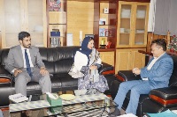 وزير الصناعة بجمهورية تيمور الشرقية الديمقراطية يجتمع مع سفير دولة قطر 