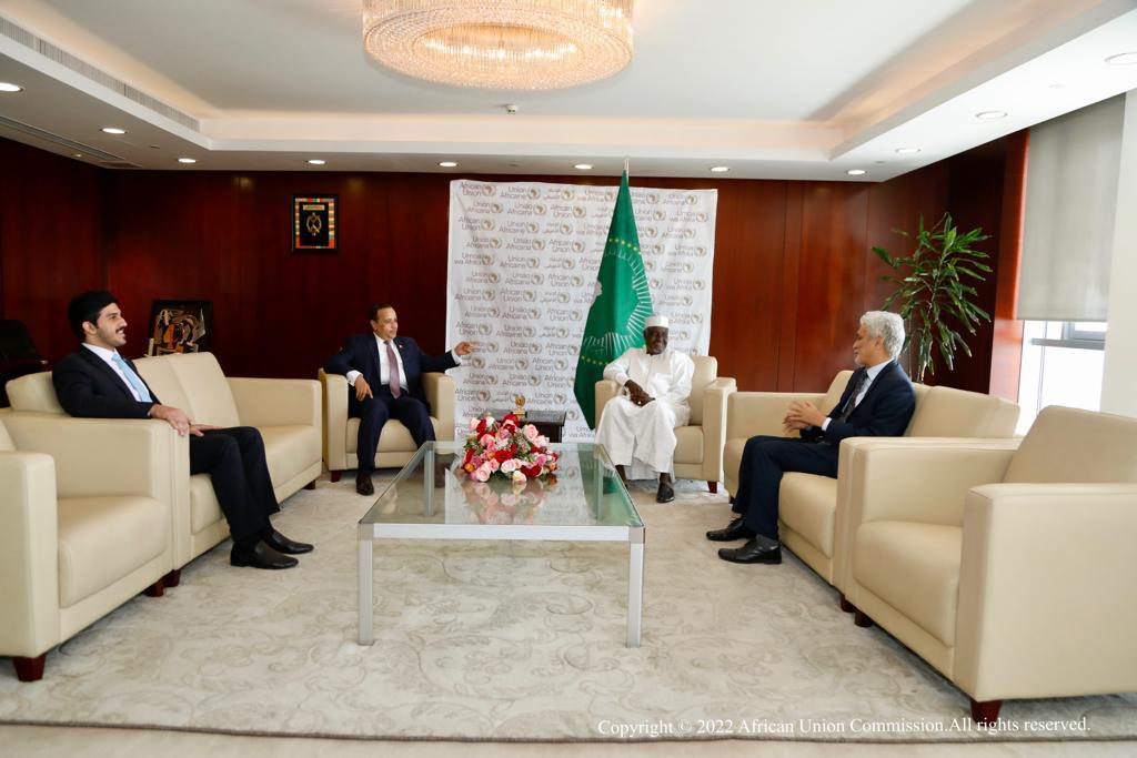 رئيس مفوضية الاتحاد الإفريقي يجتمع مع سفير دولة قطر لدى أثيوبيا
