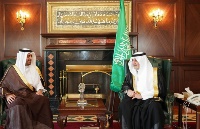 أمير منطقة تبوك بالسعودية يجتمع مع سفير قطر