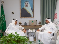 رئيس مجلس أمناء مركز الملك سلمان لأبحاث الإعاقة يجتمع مع سفير دولة قطر