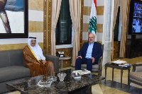 وزير الداخلية اللبناني يجتمع مع سفير دولة قطر