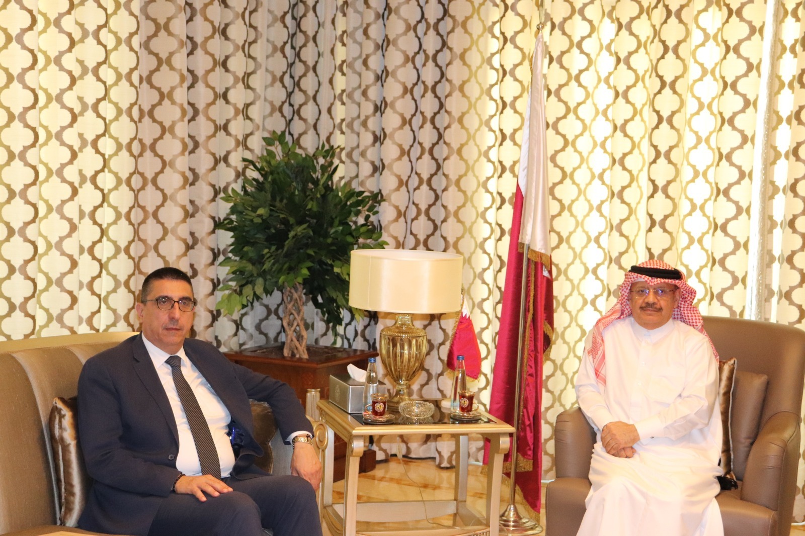 وزير الشؤون الاجتماعية اللبناني يجتمع مع سفير دولة قطر