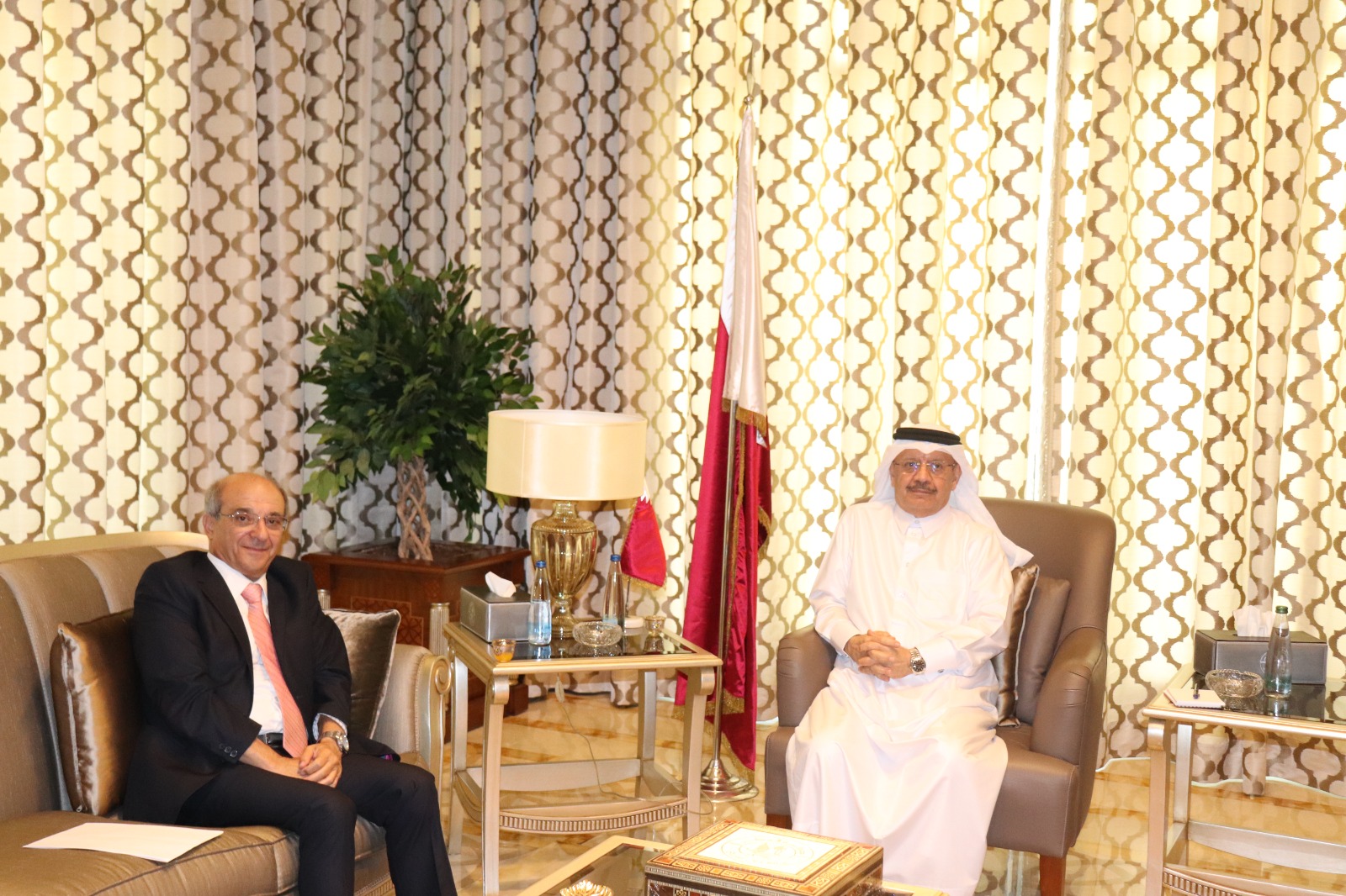 وزير الشباب والرياضة اللبناني يجتمع مع سفير دولة قطر
