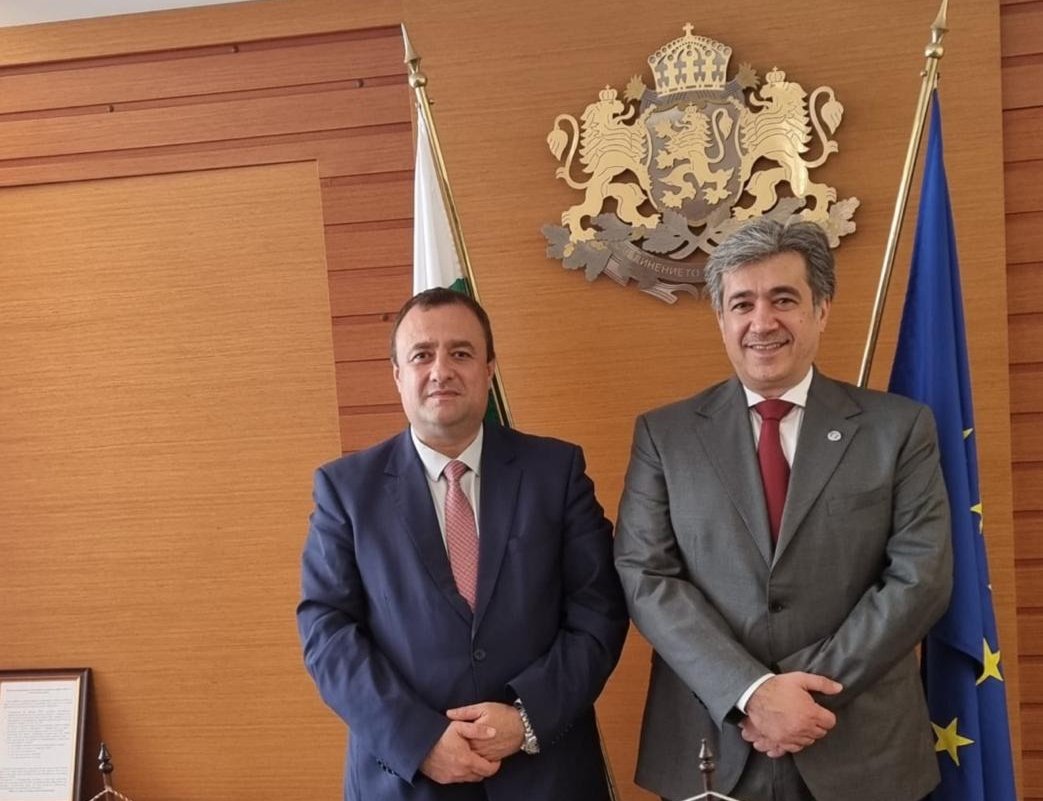 وزير الزراعة في بلغاريا يجتمع مع سفير دولة قطر