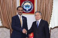 وزير الخارجية القيرغيزي يجتمع مع سفير دولة قطر