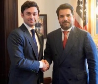 عضو بمجلس الشيوخ الأمريكي يجتمع مع سفير دولة قطر