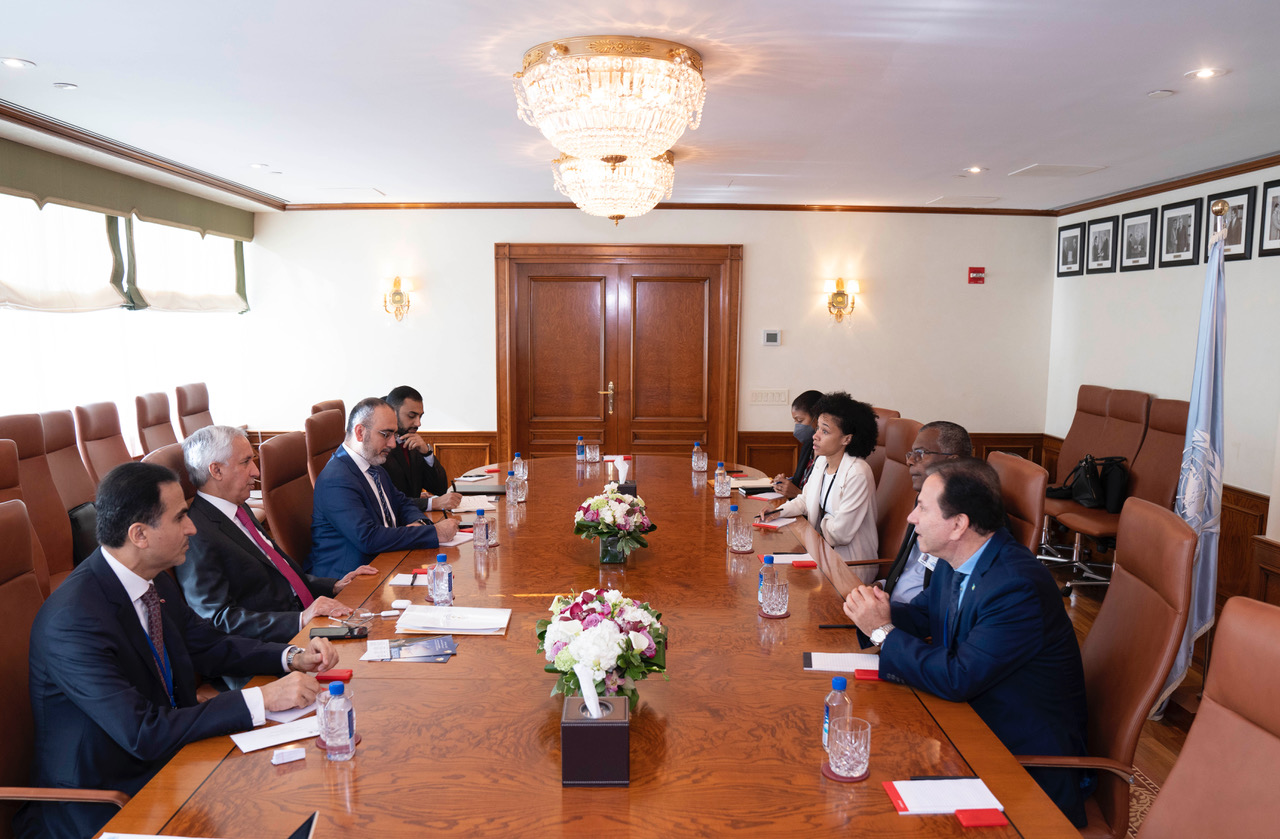 وزير الدولة للشؤون الخارجية يجتمع مع وزير خارجية  جزر البهاماس