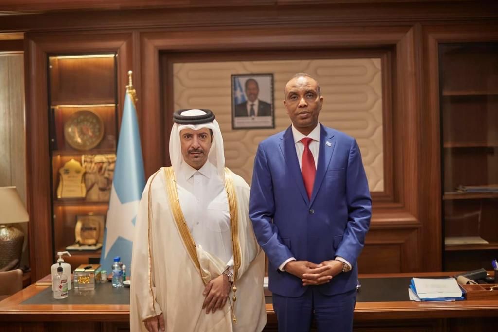 رئيس الوزراء الصومالي يجتمع مع سفير دولة قطر 