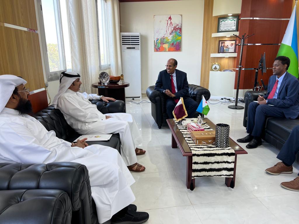 Djibouti's Minister of Foreign Affairs Receives Copy of Credentials of Qatar's Ambassador