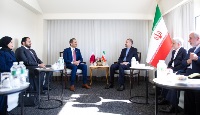 رئيس مجلس الوزراء وزير الخارجية يجتمع مع وزير الخارجية الإيراني