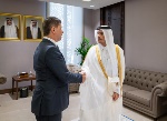 رئيس مجلس الوزراء وزير الخارجية يجتمع مع وزير التنمية الاقتصادية والتجارة في طاجيكستان