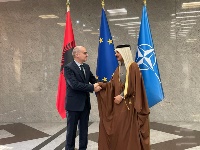 وزير الخارجية والشؤون الأوروبية بجمهورية ألبانيا يجتمع مع سفير دولة قطر 