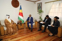 نائب رئيس جمهورية سيشل يجتمع مع سفير دولة قطر 