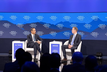 رئيس مجلس الوزراء وزير الخارجية يشارك في جلسة حوارية ضمن المنتدى الاقتصادي العالمي