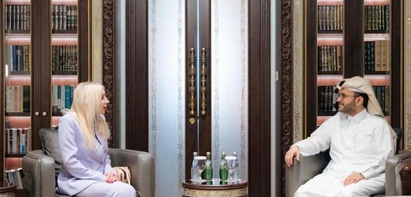 مستشار رئيس مجلس الوزراء المتحدث الرسمي لوزارة الخارجية يجتمع مع المديرة السياسية لوزارة الخارجية القبرصية