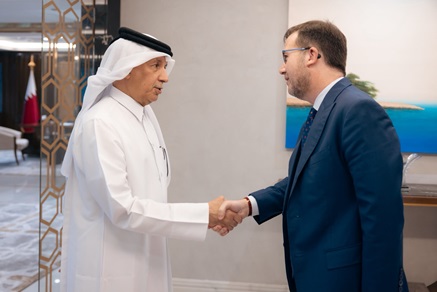 وزير الدولة للشؤون الخارجية يجتمع مع القائم بالأعمال بالإنابة الأمريكي