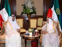 Amir of Kuwait Receives Credentials of Qatar's Ambassador