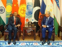الأمين العام لمنظمة شنغهاي للتعاون يجتمع  مع سفير قطر