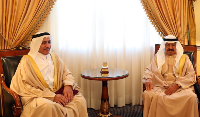 رئيس وزراء البحرين يستقبل سفير قطر