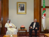 الوزير الأول الجزائري يستقبل سفير قطر