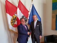 حاكم ولاية "سالزبورغ" النمساوية يجتمع مع سفير قطر