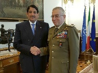 رئيس الأركان العليا للدفاع الإيطالي يجتمع مع سفير قطر