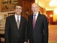 رئيس الوزراء البلغاري السابق يجتمع مع سفير قطر