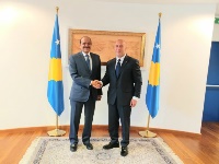 رئيس وزراء كوسوفو يجتمع مع سفير قطر