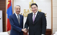 وزير ا الخارجية والدفاع بجمهورية منغوليا يجتمعان مع سفير قطر
