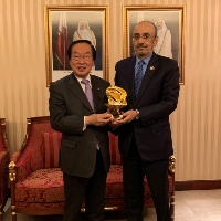 سفير دولة قطر يجتمع مع وزير إعادة الإعمار الياباني 