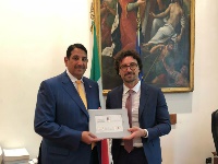 مسؤول إيطالي يجتمع مع سفير قطر