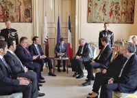 نائب رئيس مجلس الوزراء وزير الخارجية يجتمع مع رئيس مجلس الشيوخ الفرنسي