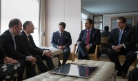 نائب رئيس مجلس الوزراء وزير الخارجية يجتمع مع رئيس مجموعة الصداقة الفرنسية ودول الخليج