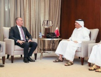 نائب رئيس مجلس الوزراء وزير الخارجية يجتمع مع مبعوث الأمم المتحدة لعملية السلام في الشرق الأوسط
