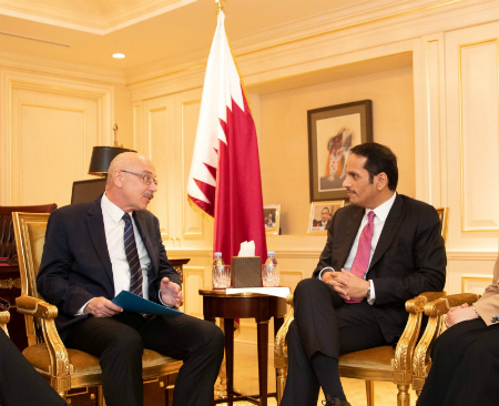 نائب رئيس مجلس الوزراء وزير الخارجية يجتمع مع وكيل الأمين العام لشؤون مكافحة الإرهاب