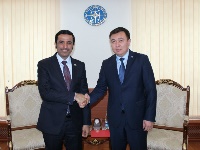 نائب وزير الخارجية القرغيزي يجتمع مع سفير قطر