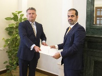نائب وزير خارجية أوكرانيا يتسلم نسخة من أوراق اعتماد سفير قطر