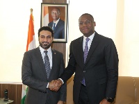 وزير الاتصالات والإعلام بجمهورية كوت ديفوار يجتمع مع سفير دولة قطر
