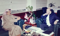 وزير الاعلام اللبناني يجتمع مع سفير قطر 