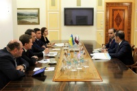 وزير البنية التحتية الاوكراني يجتمع مع سفير قطر 