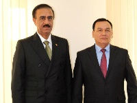 وزير الداخلية القيرغيزي يجتمع سفير قطر