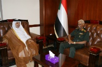 وزير الدفاع السوداني يجتمع مع سفير قطر