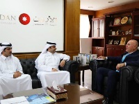 وزير الدولة لشؤون الاستثمار في الاردن يجتمع مع القائم بالأعمال القطري