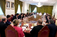 وزير الدولة للشؤون الخارجية يجتمع مع سفراء الدول الأوروبية