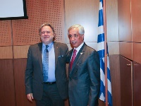 وزير الدولة للشؤون الخارجية يجتمع مع نظيره اليوناني