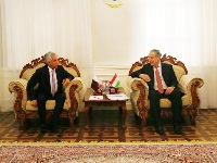 وزير الدولة للشؤون الخارجية يجتمع مع وزير خارجية طاجيكستان