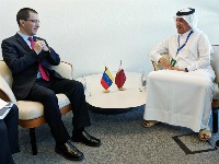 وزير الدولة للشؤون الخارجية يجتمع مع وزيري خارجية الإكوادور وفنزويلا