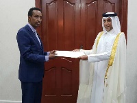 وزير الشؤون الخارجية الصومالي يتسلم نسخة من أوراق اعتماد سفير قطر