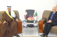 وزير الصناعة الجزائري يجتمع مع سفير قطر